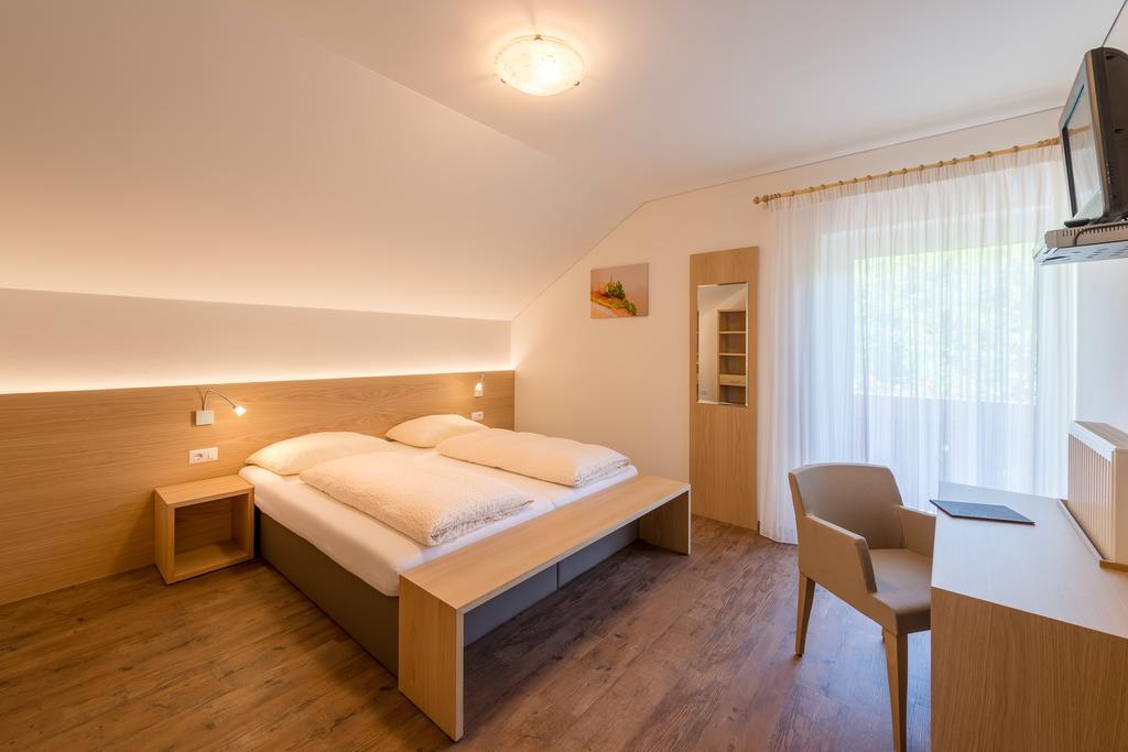 Pension Etschblick B&B Frangarto Exteriör bild